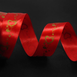 Red satin ribbon 2,5cm with printed pattern, gold hearts