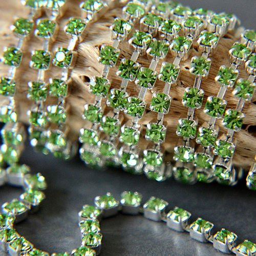 Taśma z kryształkami Preciosa ss 8,5 (~2,5 mm) Peridot, silver, 10 cm